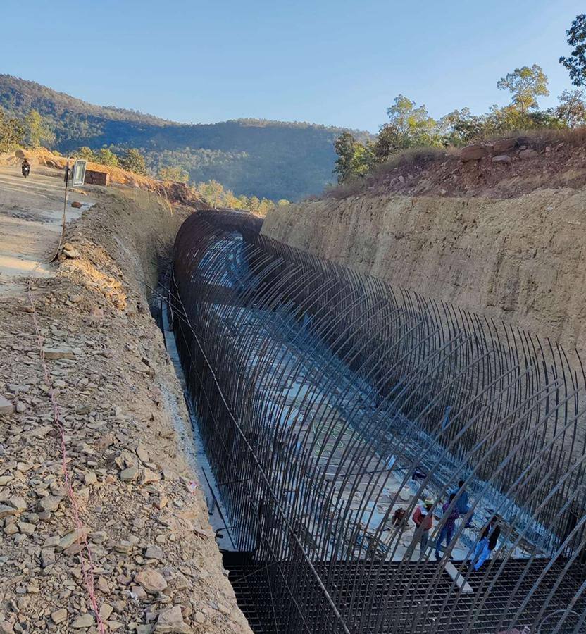 Culvert reinforcement cage in a rock cutting